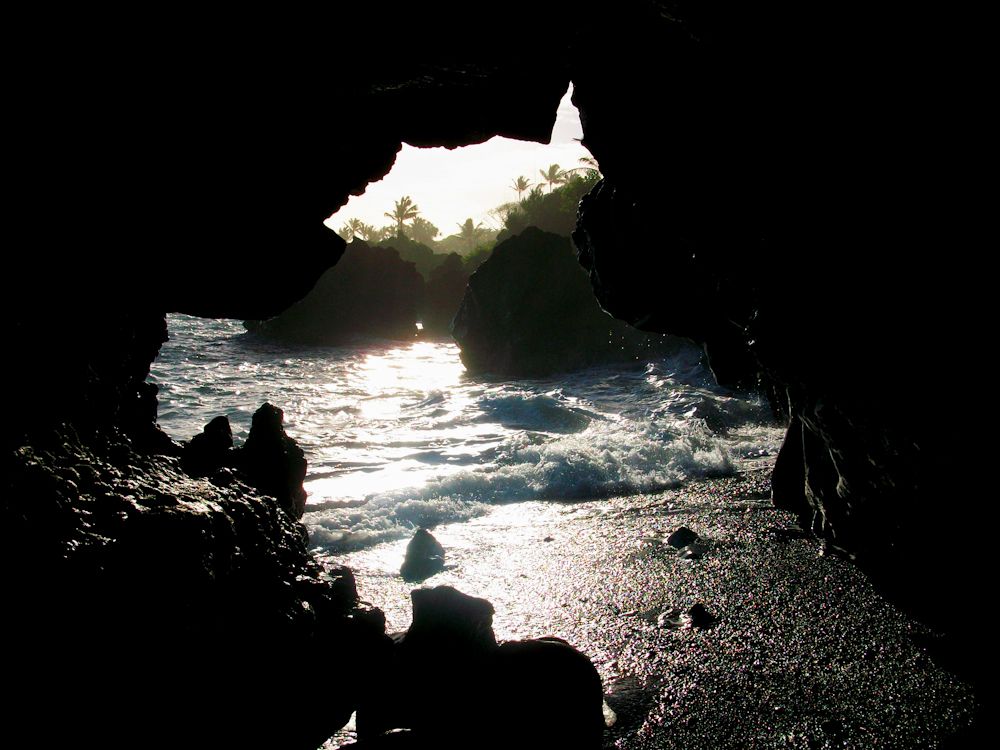 Wai??napanapa Black Sand Beach, HI view 1