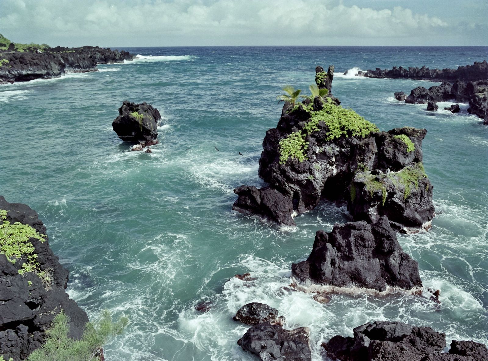 Wai??napanapa Black Sand Beach, HI view 2